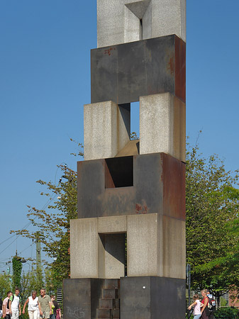 Statue auf dem Heinrich-Böll-Platz Foto 