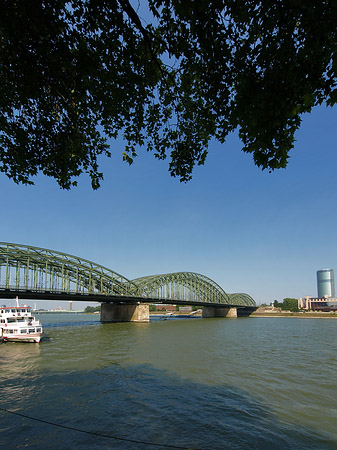 Foto Hohenzollernbrücke reicht ans Kennedyufer - Köln