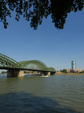 Hohenzollernbrücke reicht ans Kennedyufer Foto 