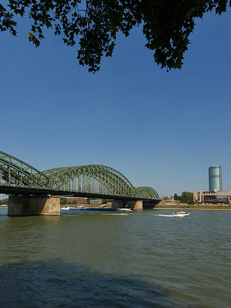 Hohenzollernbrücke reicht ans Kennedyufer Fotos