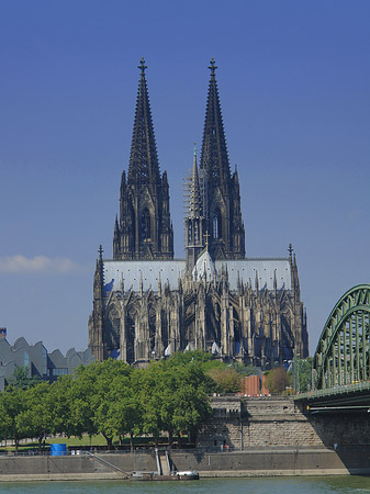 Hohenzollernbrücke beim Kölner Dom Foto 