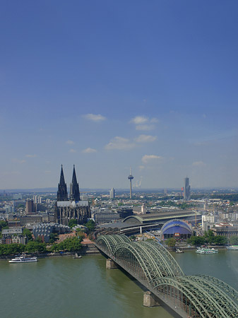 Fotos Hohenzollernbrücke und Kölner Dom aus der Ferne | Köln