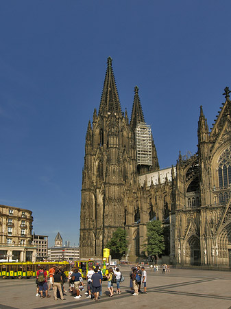 Foto Bimmelbahn fährt zum Kölner Dom