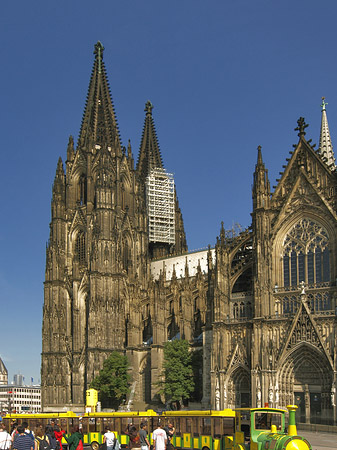 Foto Bimmelbahn fährt zum Kölner Dom