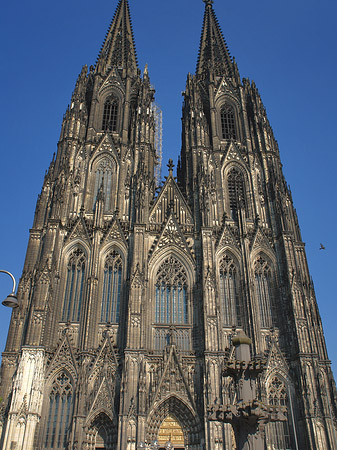 Menschen beim Kölner Dom