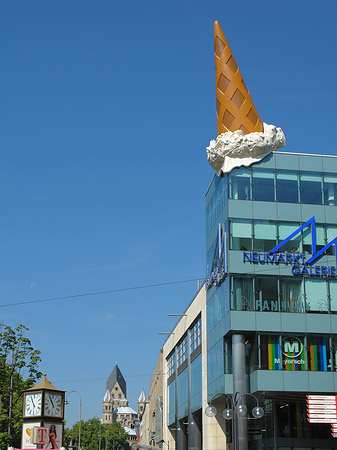 Foto Neumarkt Galerie mit St Aposteln - Köln