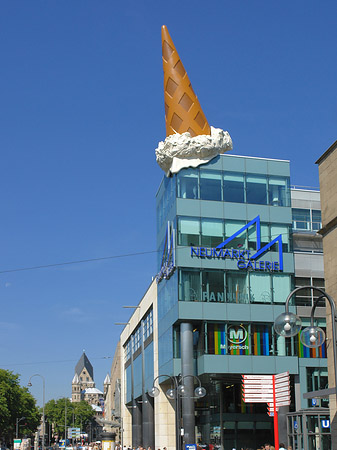 Neumarkt Galerie mit Straße Fotos