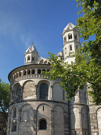 Foto Seitentürme und Westturm der St Aposteln