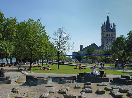 Heinrich-Böll-Platz vor Groß St Martin Foto 