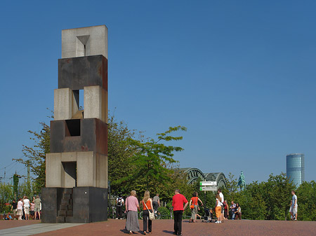 Foto Statue auf dem Heinrich-Böll-Platz - Köln