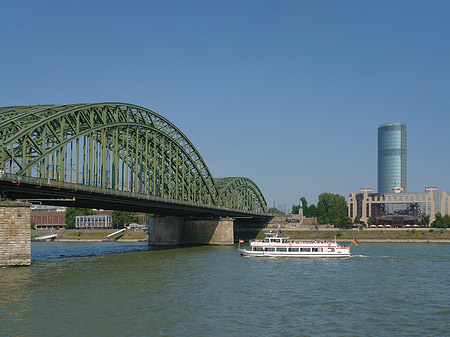 Hohenzollernbrücke reicht ans Kennedyufer