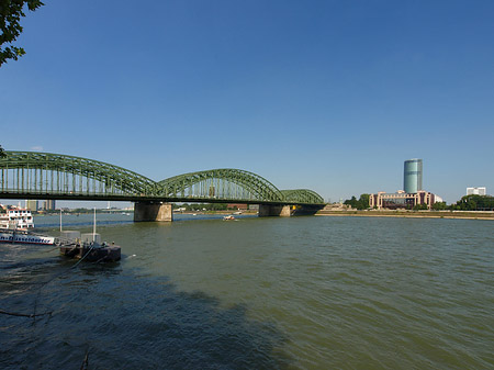 Fotos Hohenzollernbrücke reicht ans Kennedyufer | Köln