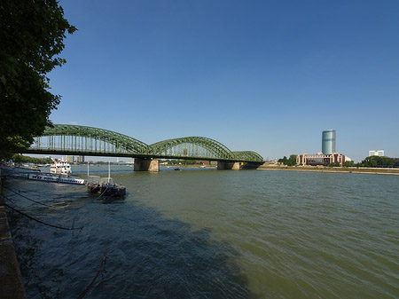 Foto Hohenzollernbrücke reicht ans Kennedyufer