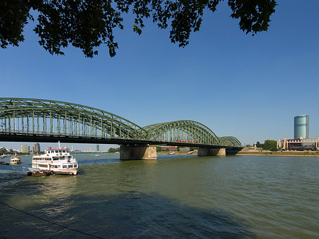 Hohenzollernbrücke reicht ans Kennedyufer