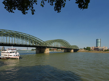 Foto Hohenzollernbrücke reicht ans Kennedyufer - Köln