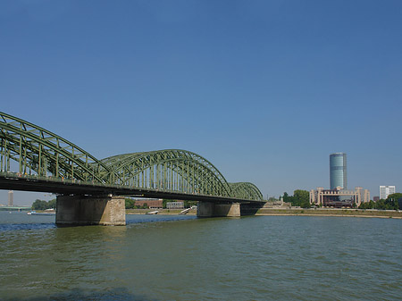 Foto Hohenzollernbrücke reicht ans Kennedyufer