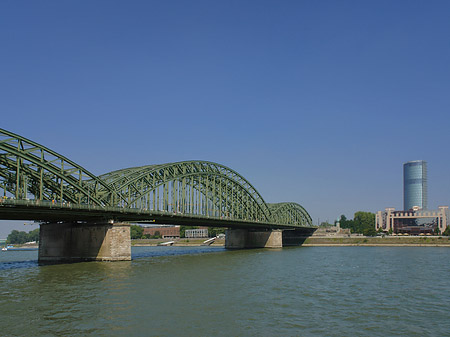 Hohenzollernbrücke reicht ans Kennedyufer