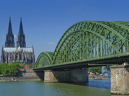 Hohenzollernbrücke am Kölner Dom Foto 