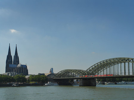 Fotos Hohenzollernbrücke neben Kölner Dom