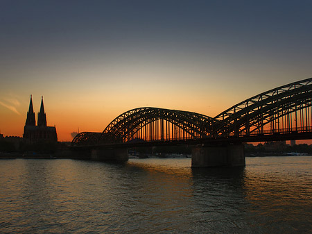 Fotos Kölner Dom hinter der Hohenzollernbrücke | Köln