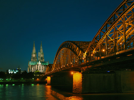 Fotos Kölner Dom hinter der Hohenzollernbrücke | Köln