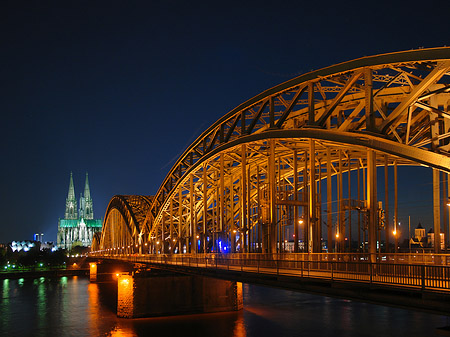 Fotos Kölner Dom hinter der Hohenzollernbrücke | Köln