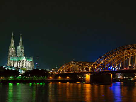 Fotos Kölner Dom hinter der Hohenzollernbrücke | Köln