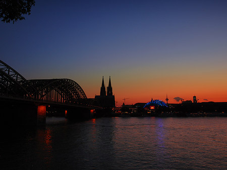 Fotos Kölner Dom hinter der Hohenzollernbrücke | Köln