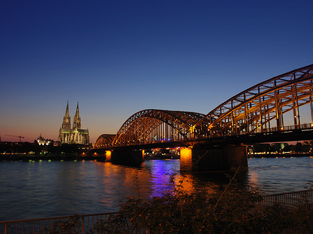 Fotos Kölner Dom hinter der Hohenzollernbrücke | Köln