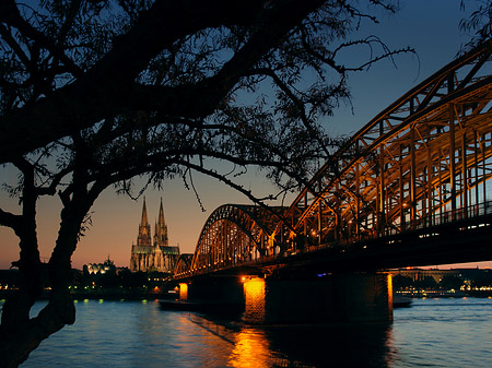 Fotos Kölner Dom hinter der Hohenzollernbrücke | Köln