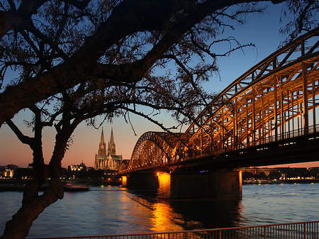 Fotos Kölner Dom hinter der Hohenzollernbrücke | Köln