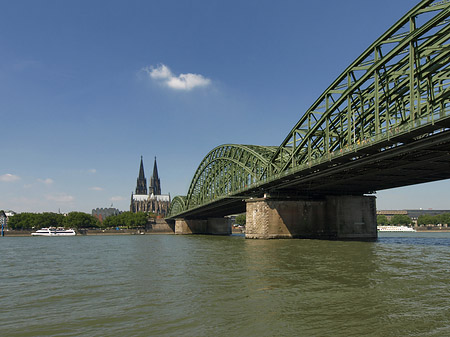 Fotos Schiff unter der Hohenzollernbrücke | Köln