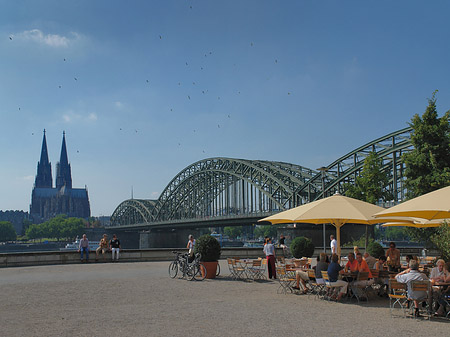 Hohenzollernbrücke am Kölner Dom Foto 