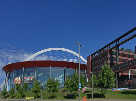 Kölnarena neben Stadthaus Foto 