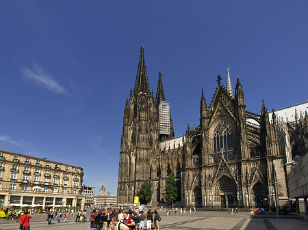 Foto Bimmelbahn fährt zum Kölner Dom - Köln