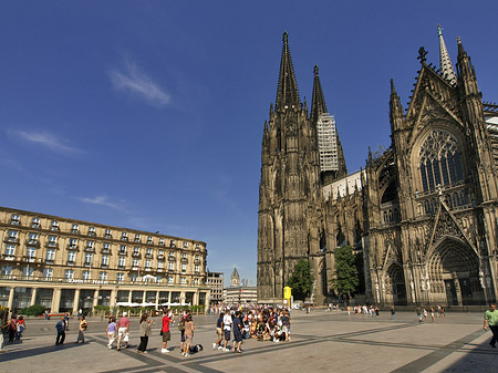 Kölner Dom mit Domhotel