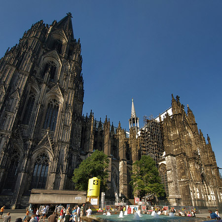 Foto Blick über Roncalliplatz zum Kölner Dom - Köln