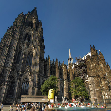 Foto Blick über Roncalliplatz zum Kölner Dom - Köln