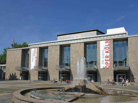 Fotos Oper Köln mit Brunnen