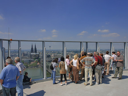 Fotos Besucher gucken auf Köln