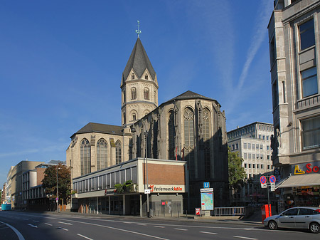 Foto St Andreas mit Komödienstraße und Häusern - Köln